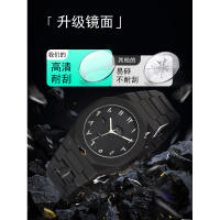 con un reloj simple para hombre de alta gama - details 8