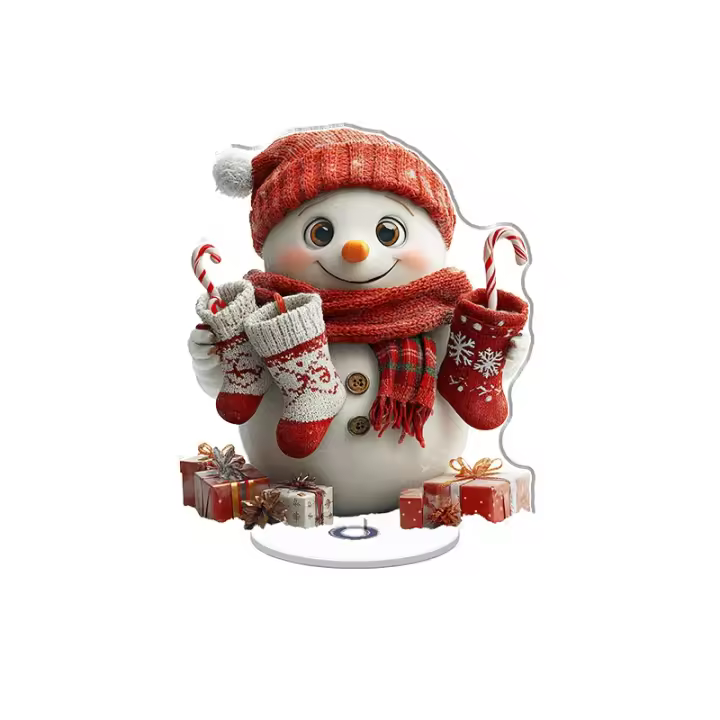 Decoración acrílica giratoria con un lindo muñeco de nieve con medias de colores brillantes y una expresión alegre sosteniendo un bastón de caramelo y regalos. - 1