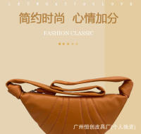 Croissant Design Lazy Dumpling Bolso cruzado genuino para mujer con cintura en el pecho - details 1