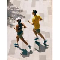 Par de zapatillas para correr, zapatillas ligeras para caminar al aire libre, zapatillas transpirables de malla. - details 6