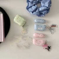 Funda protectora anticaída con estampado artístico de lunares y lunares azules para auriculares Bluetooth inalámbricos Apple AirPods 3. - details 0