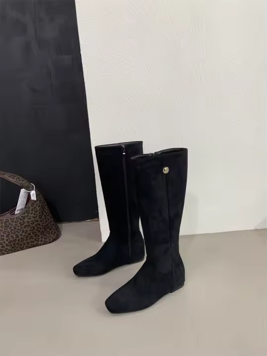 Botas de moda versátiles rectas de cabeza cuadrada pequeña de gamuza Botas de hebilla de metal con aumento de altura interior - 1