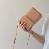 Bolso cruzado magnético de moda para mujeres Diseño vertical elegante Mini bolso de hombro de cuero PU Diseño minimalista para el teléfono - details 18