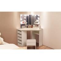 El tocador quedará más perfecto con las luces Hollywood Vanity Mirror.