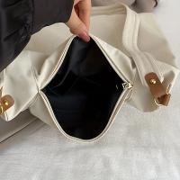 Bolso Cruzado de Nylon Ligero Versátil Accesorio de Moda con Cierre de Cremallera y Detalle de Ganchos Ideal para Comutería, Compras, Actividades al Aire Libre Monedero Pequeño con Correa Desmontable Blanco/Negro - details 4