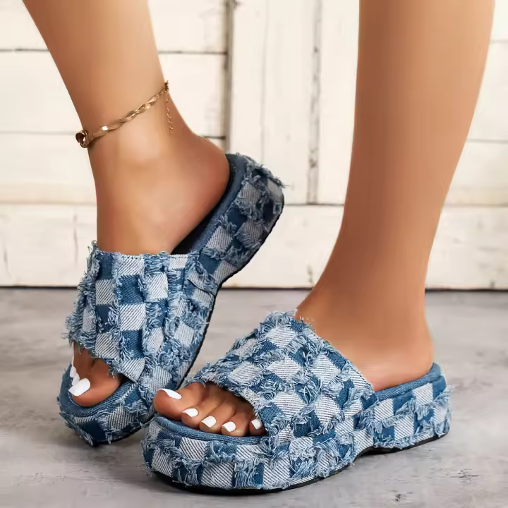 Nuevas zapatillas de mezclilla a cuadros de playa con tacón inclinado y suela gruesa - 1