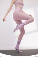 Calcetines de yoga de algodón tipo toalla con rayas de punto de silicona antideslizantes para mujer, cálidos, para pilates, con agarre, tipo tripulación. - details 15