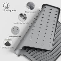 Tapete de silicona resistente al calor para escurrir platos, tamaño grande, antideslizante, tapete de cocina para escurrir platos, con abertura de desviación y pendiente para secar platos - details 1