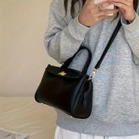2025 Nuevo bolso bandolera suave para mujer: correa ajustable para el hombro, cierre giratorio, forma cuadrada pequeña, marrón oscuro/blanco/negro, versátil para desplazamientos y uso informal/formal, bolso bandolera, accesorio de viaje, diseño elegante - details 4