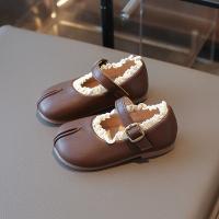 2025 nuevos zapatos planos para niños, zapatos sencillos de cuero de princesa Lolita para niñas, zapatos informales de moda plisados y versátiles para caminar para niños - details 14