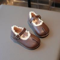 2025 nuevos zapatos planos para niños, zapatos sencillos de cuero de princesa Lolita para niñas, zapatos informales de moda plisados y versátiles para caminar para niños - details 15