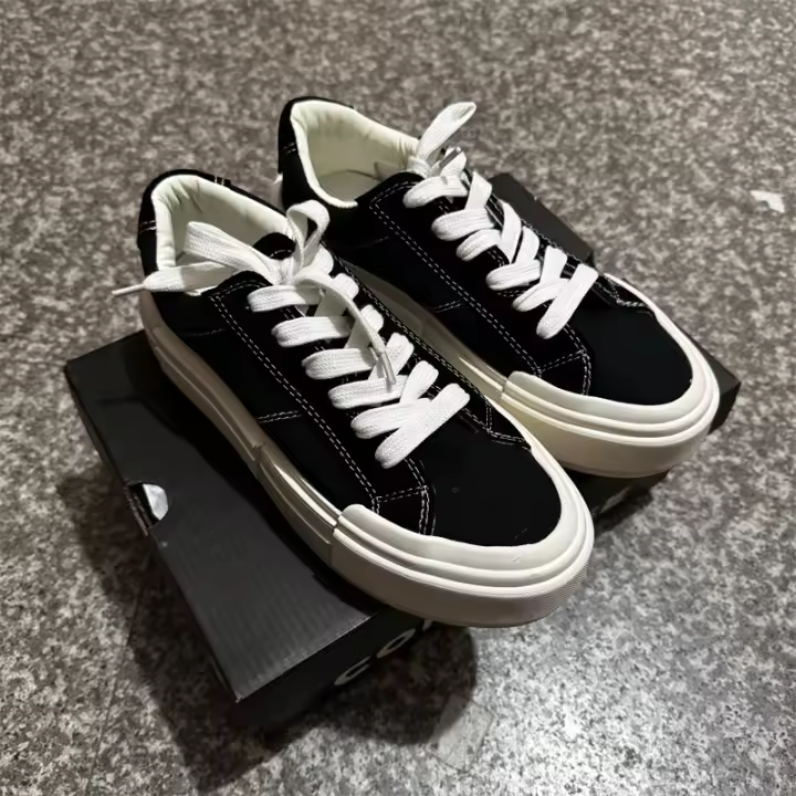 Zapatos de lona bajos de suela gruesa Pantalones cortos de aumento de altura para hombres y mujeres - 1
