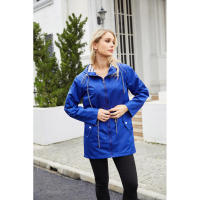 Camiseta impermeable con capucha a rayas de manga larga para mujer, longitud media - details 49