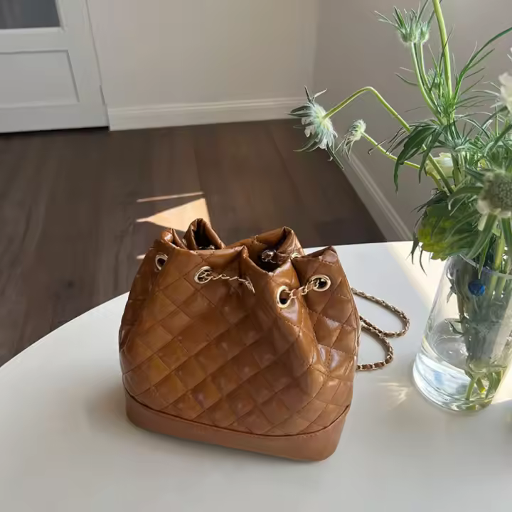 2025 nuevo temperamento casual rombo cadena cordón paquete bolsa de cubo pequeña luz de viento fragante mochila de lujo bolsa de hombro - 1