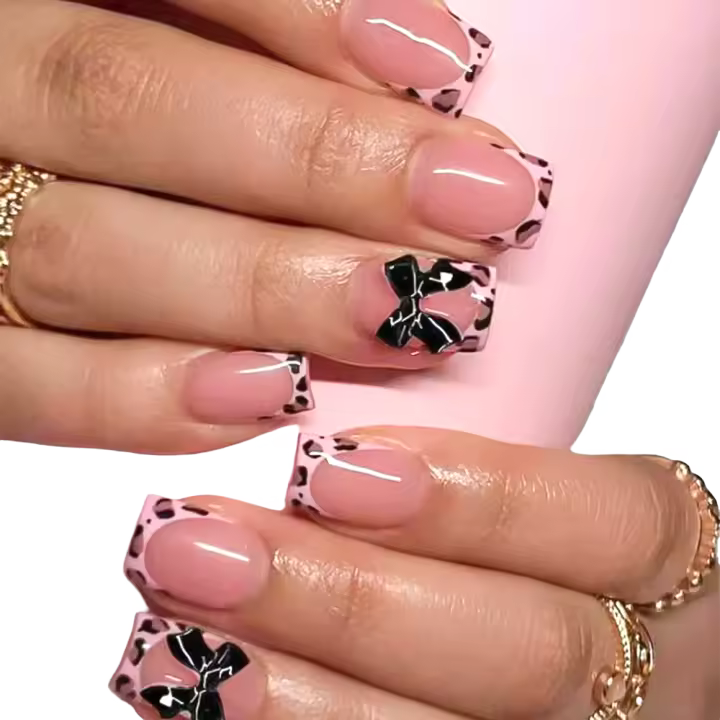 24 Uñas postizas francesas con leopardo y lazo negro 3D, uñas postizas cortas cuadradas para mujer, cobertura total de las puntas de los dedos, material ABS para el oficio. - 1