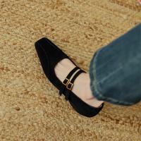 Retro cordero flip interior que aumenta los zapatos individuales, nueva hebilla cruzada de cabeza cuadrada con tamaño de tacón de cuña zapatos de mujer. - details 20