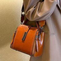 Elegante bolso de hombro de piel dividida para mujer, bolso de moda de color sólido con correa extraíble, cierre de cremallera, forro de poliéster, detalle de pintura en los bordes - Disponible en negro, café, marrón claro - details 8