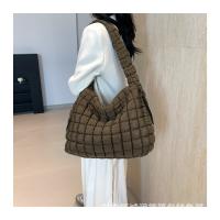 Bolso de hombro tipo bandolera con diseño de nubes plisadas para mujer, bolso de mano de gran capacidad con doble cara y doble tirón - details 50