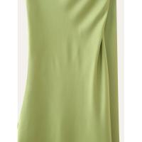 Vestido largo elegante y sexy de satén verde sin espalda para mujer, estilo halter, para fiesta. - details 3