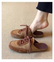 Zapatillas Baotou con cordones y bloques de color para mujer con pantalones planos y semizapatillas de estilo athleisure. - details 1
