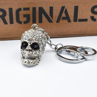 Llavero De Moda Con Inserción De Zirconio Cabeza De Calavera Plata Para Llaveros Joyería Bolso Coche Regalo Unisex - details 3