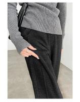 Pantalones de Terciopelo de Heringbone de Tamaño Grande Pantalones Anchos para Mujer en Otoño-Invierno 2025 Pantalones de Moda de Lana Rectos y Estrechos - details 4
