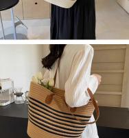 Bolso de estilo francés para mujer, gran capacidad, nuevo bolso versátil de hombro tejido de paja, bolso de mano para vacaciones en la playa - details 11