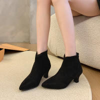 Nuevas botas de mujer con tacón de gato, boca en V, ajustadas, color marrón y piel desnuda. - details 21