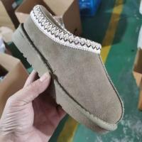 La nueva banda elástica de invierno es un zapato informal de moda, equipado con zapatillas planas de lana. - details 3