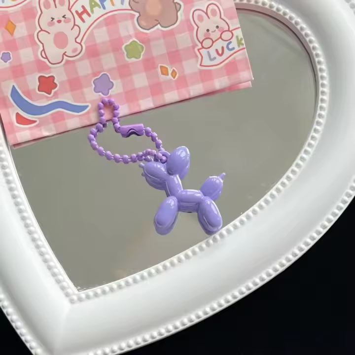 Llavero con forma de cachorro y globos de colores crema con personalidad, cadena de bolas, colgante de perro de dibujos animados, abalorios para bolso, llavero para mujer - 1