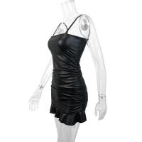 Vestido corto ajustado de verano con tirantes de cuero y fruncido para mujer - details 6