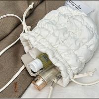 Dulce bolso de cubo con cordón de estilo coreano, bolso de rejilla, pequeño bolso cruzado, bolso para teléfono móvil, bolso de hombro de nailon de Color sólido, viaje - details 2