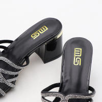 Sandalias exteriores sencillas con diamantes de imitación y tacón alto con tiras y puntera abierta - details 5