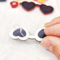 Kuguys - Hermosas gafas de sol para mujer, aretes colgantes en forma de corazón, joyería acrílica de playa Trcal de verano, blanco, rosa y rojo - details 11