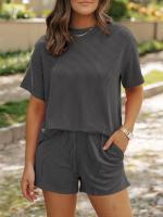 Conjunto de Pantalones Cortos con Bolsillo de Textura Sólida Camiseta de Manga Corta Casual y Shorts de Cintura Elástica para Mujeres - details 3