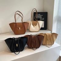 Bolso de hombro para mujer - Bolso minimalista elegante con cierre de herrajes en tono dorado, bolso informal y formal Negro/Beige/, Bolso estructurado duradero para mujer, Diseño elegante y elegante - details 1
