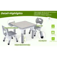 Mesa infantil con 4 sillas