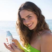 Protector solar SPF 50 Centella Asiatica Protector solar refrescante no pegajoso 50 ml Esencia de protector solar para el cuidado de la piel sensible, seca y grasa - details 1