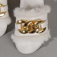 Pantuflas de otoño/invierno 2024 para mujer, nuevas pantuflas de lujo con hebilla de metal, pantuflas peludas con cadena, sandalias para el hogar, pantuflas de moda. - details 4