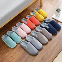 Zapatillas de casa de piel para hombre y mujer, zapatos de algodón, toboganes mullidos, pantuflas de felpa cálidas para parejas - details 0
