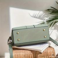 Bolso Bandolera Elegante para Mujer en Negro y Dorado con Correa Desmontable, Cierre Magnético, Diseño de Doble Capa y Herrajes de Aleación - Bolso de Mano Elegante para el Trabajo o Salidas Informales, Bolso Bandolera, Accesorio Moderno, Construcción Dur - details 7