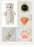 El juguete de peluche de gato de simulación corto británico blanco puede llevar la muñeca Douyin con la misma bolsa. - details 11