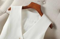 Top corto ajustado con cuello en V Blusa blanca de una pieza para mujeres - details 2