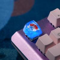 Teclas de pez koi de estilo chino original, teclas de personaje de resina 3D pintadas a mano, con estética de anime oscuro. Accesorios para teclados mecánicos y gaming, con detalles precisos y encanto único por su elaboración artesanal. - details 3