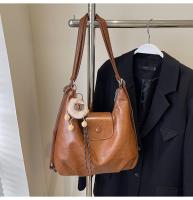 Bolso multifuncional de gran capacidad para mujer, nuevo bolso de hombro clásico de otoño e invierno, mochila cruzada para ir al trabajo - details 12