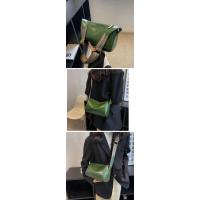 Bolsos Populares Mujeres Gran Capacidad 2025 Nueva Moda Bolsa De Mensajero De Banda Ancha Nicho Internet Celebridad Explosión Bolsa De Almohada - details 3