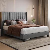 Cama tapizada con cabecera a rayas con alas de láminas de madera y metal, cama matrimonial color beige. - details 18