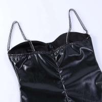 Cadena de diamantes de imitación de cuero PU para mujer, vestido a la cadera envuelto con correas, manga fina, temperamento Sexy, otoño e invierno, 2024 - details 8