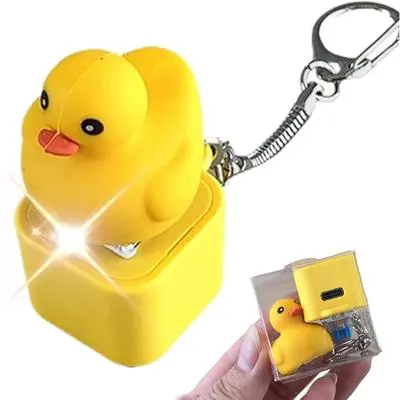 Llavero de pato chirriante y llavero de gato maullando, divertido llavero de sombrero de pato chirriante, llavero de juguete de pato chirriante con botón sensorial recargable por USB - 1