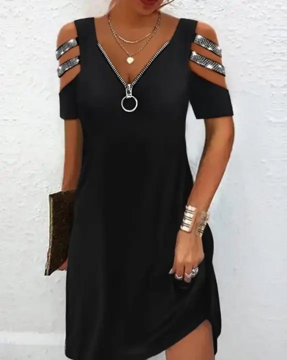 Vestido corto casual de mujer con hombros descubiertos, manga corta y pedrería, moda de verano 2025 - 1